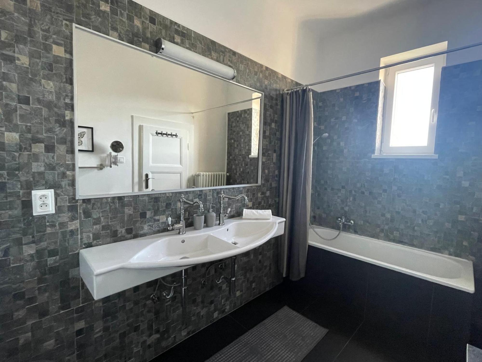 Blue Church Views - Central, Quiet, Bright - 4Th Floor Corner Apartment 125M2 Bratislava Esterno foto